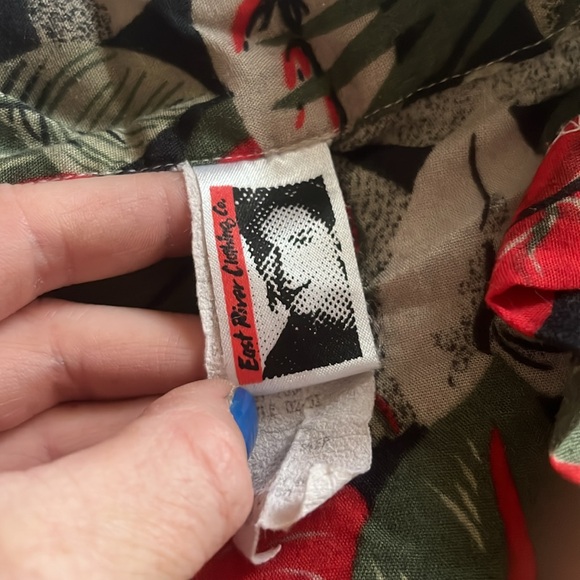Vintage East River Clothing Co. men’s button down with white tigers - Picture 3 of 4